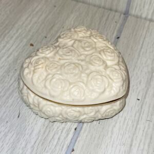 Vtg Heart-Shaped Rose Trinket Box Cream Colored Jewlery Holder Dish Victorian